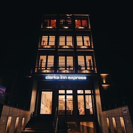 Clarks Inn Express, 데라둔 외부 사진