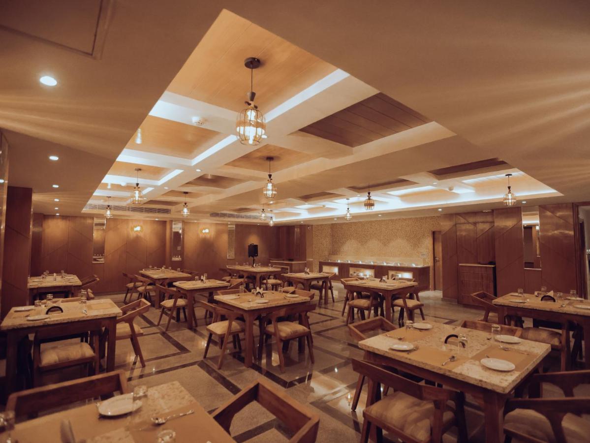 Clarks Inn Express, 데라둔 외부 사진
